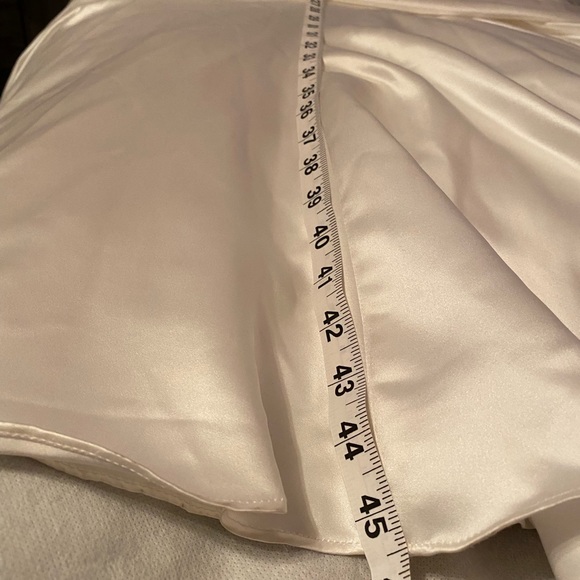NWOT DAVID’S BRIDAL WEDDING DRESS, Ivory in color says size 12. - Picture 10 of 16